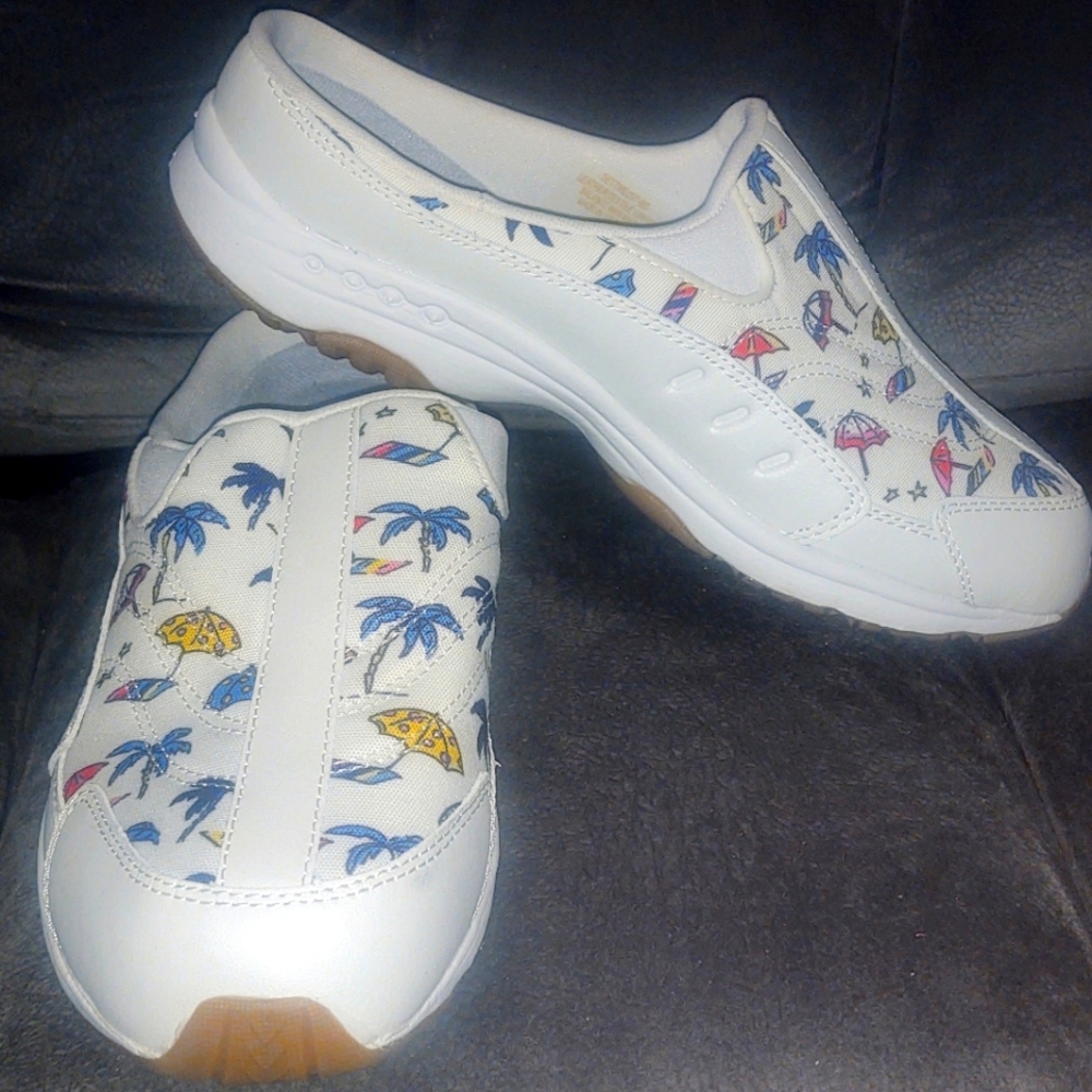 EASY SPIRIT TRAVELTIME SIZE 10W SLIP ON CLOGS MULES WHITE OCEAN BEACH PALM TREES